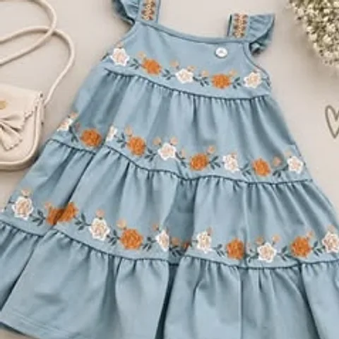 Vestido azul bordado